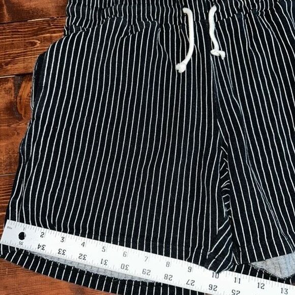 Men’s Medium Sweat Workout Black/White Pinstriped Shorts 5 Inch Inseam Casual At - Picture 7 of 7